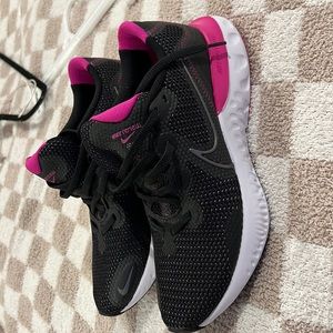 New never been worn nice react sneakers